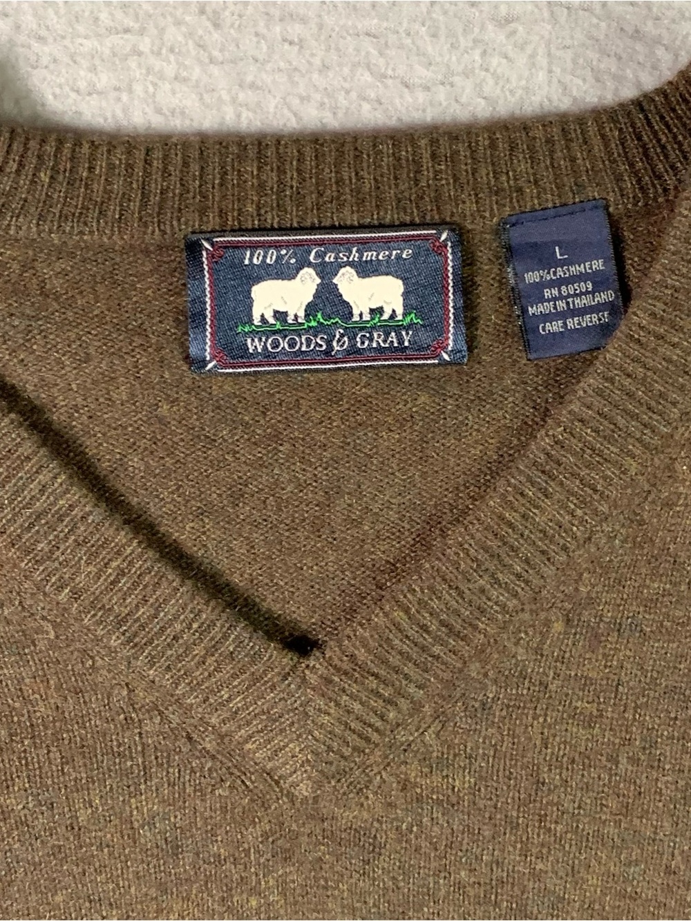 Woods & Gray Mens L 100% Cashmere V-Neck Sweater brown Knit Preppy - Picture 2 of 7